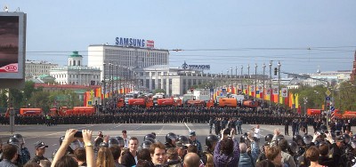 800px-Moscow_rally_6_May_2012_Bolshoy_Kamenny_Bridge.JPG